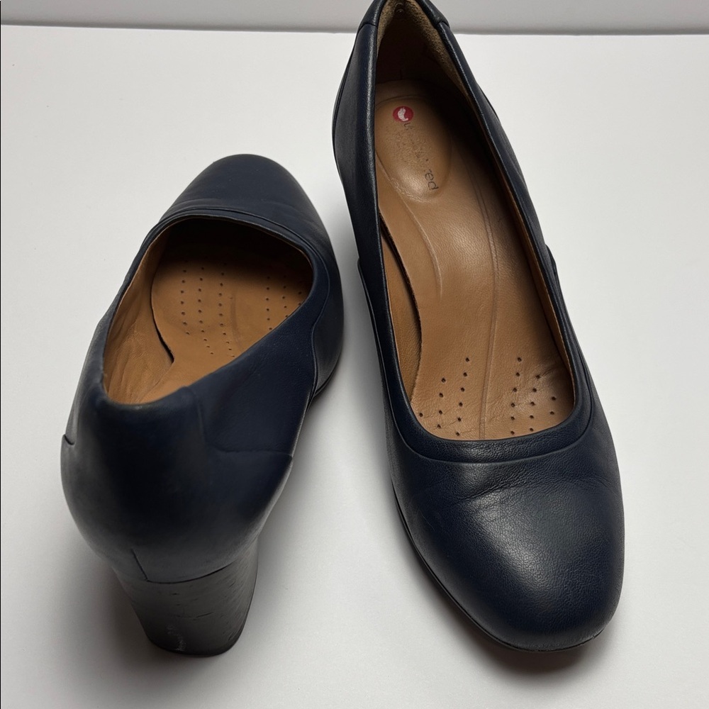 Clarks Artisan Women’s Sz7.5 Navy Leather Round-Toe Pumps‎ #0264 - Picture 4 of 11